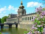 Dresden - Das  Kronentor  in der Sdwestfassade des Dresdner Zwingers ist wohl bereits millionenfach fotografiert worden, als ein Sinnbild fr die Kunstrichtung des Barocks berhaupt.