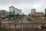 Blick auf die B 170 neben dem Wiener Platz samt Gebude der HypoVereinsbank Prager Strae in Dresden.