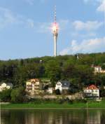 Blick ber die Elbe zum Fernsehturm in Dresden-Wachwitz mit Reflexion der Sonnenstrahlen; 30.04.2008  