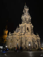 Die im Stil des Barocks errichtete Hofkirche in Dresden entstand im Zeitraum von 1739 bis 1755.