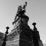 Das Knig-Johann-Denkmal ist ein bronzenes Reiterstandbild des schsischen Knigs Johann.