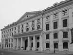 Das Landhaus wurde von 1770 bis 1776 im spten Dresdner Barockstil erbaut und beherbergt unter anderem die Stdtische Galerie Dresden.