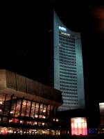 Gewandhaus und Leipziger Uniriese am Abend des 10.12.06