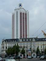 Ein Wahrzeichen im Zentrum von Leipzig: Wintergartenhochhaus, mit 106,8 Metern Hhe ist es eines der hchsten Wohnhochhuser in Deutschland.