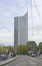 Das City-Hochhaus Leipzig am Augustusplatz in Leipzig und mit 142 Metern (Gesamthhe mit Antennentrger 155 Meter) und 34 Etagen das zweithchste Hochhaus der neuen Bundeslnder.