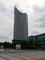 Leipzig, das City-Hochhaus am Augustusplatz, 142 m hoch, entstand von 1968-1972, von 1999 bis 2002 erfolgte eine komplette Sanierung.