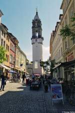 Blick von der Reichenstrae zum Reichenturm, auch der Schiefe Turm von Bautzen genannt; Mai 2005.