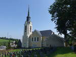 Neundorf, evangelische Kirche, erbaut von 1899 bis 1900 nach Plnen des Architekten Reuther (20.08.2023)