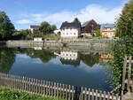 Groolbersdorf, Huser am Dorfteich (17.09.2023)