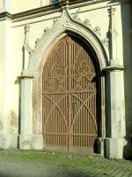 Dieses schne Portal findet man an einer Kirche in Lnitz direkt an der B169, 08.10.06