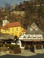 Bergkirche von Oybin mit Gaststtte Burgkeller am 18.03.2012