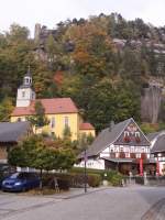 Bergkirche von Oybin mit Gaststtte Burgkeller am 12.10.2012