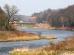 Rechts stehen die berreste die die Jahrhundertflut von der Pppelmannbrcke in Grimma briglies, 01.04.07