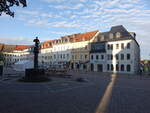 Frankenberg, Brunnen und Huser am Marktplatz (17.09.2023)