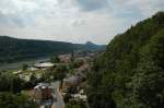 Blick von der oberen Personenplattform des Personenaufzuges auf Bad Schandau.