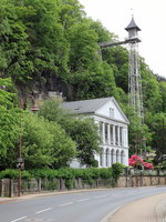 Historischer Personenaufzug von 1904  in Bad Schandau an der Rudolf-Sendig-Strae am 21.