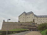 Die Festung Königstein ist eine Bergfestungen und liegt inmitten des Elbsandsteingebirges auf dem Tafelberg oberhalb des Ortes Königstein am Ufer der Elbe.