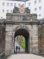 Eingang zur Festung Königstein auf dem Tafelberg oberhalb des Ortes Königstein am 17.