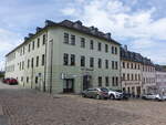 Auerbach/Vogtland, altes Amtsgericht am Altmarkt, sptklassizistischer Putzbau, erbaut 1864 (23.07.2023)