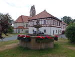 Schnberg am Kapellenberg, Brunnen, Pfarrhaus und evangelische St.