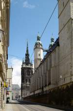 Halle an der Saale, Blick vom Hallmarkt zum Roten Turm, rechts die Marktkirche, Mai 2006