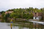 Blick von der Forstwerder-Brcke in Halle-Trotha zum Hallenser Stadtteil Krllwitz mit der Ruine der ehemaligen Kefersteinschen Papierfabrik.