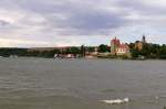 Das hatte fast schon Ostsee-Charakter, krftiger Wind und unruhige See.Blick auf den sen See und Seeburg am 16.7.2012.