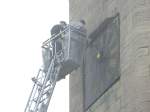 Laucha an der Unstrut - Zifferblattwechsel an der Kirchturmuhr -mit tatkrftiger Untersttzung der Lauchaer Feuerwehr geht es in luftige Hhen - 16.11.2008