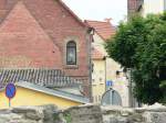 Laucha an der Unstrut - Blick ber die alte Stadtmauer Richtung Tpfergasse - 21.06.2009  