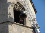 Laucha an der Unstrut - Markt - Glockenaufzug - Die erste Glocke hat das Turmfenster erreicht - Foto vom 09.10.2009   