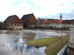 Laucha an der Unstrut - Blick auf die Huser am Wehr - das Hochwasser steigt - 28.02.2010