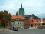 Laucha an der Unstrut, Blick vom Bahnhof auf Rathaus und Kirche, whrend der Restaurierung des Kirchtums 2006