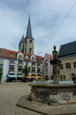 Halberstadt, Blick über den Holzmarkt mit Brunnen zur Martinikirche, Mai 2012