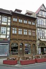 Wernigerode, das Krummelsche Fachwerkhaus von 1674 mit geschnitzter Fassade, Mai 2012