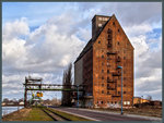 Das Silo  Handelshafen West  im Magdeburg wurde 1941 errichtet.