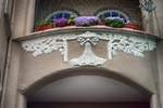 Jugendstil-Relief am Burgfried 7 in Flensburg.