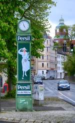 Am Burgplatz in Flensburg neben dem Diakonissenkrankenhaus steht eine Persil-Uhr.