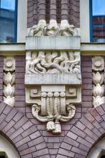 Brstungsrelief in Jugendstil - Nikolaistrae 10 in Flensburg.