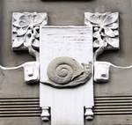 Brstungsrelief mit Tierdarstellung in Jugendstil - Nikolaistrae 7 in Flensburg.