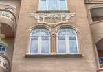 Jugendstil - Brstungsrelief im dritten Obergeschoss am Burgfried in Flensburg.