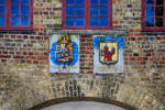Flensburg - Wappen vom dnischen Knig Christian IV und Wappen von Flensburg an der Nordseite des Nordertors.