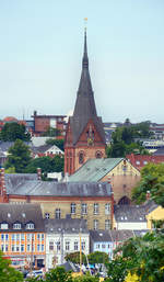 Blick auf Marienkirche von der kleinen Sankt-Jrgen-Treppe im Flensburger Ortsteil Jrgensby.