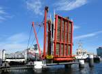 Kiel, Hrnbrcke am22.6.2011, dies ist eine 3-gliedrige Faltbrcke fr Fugnger.