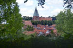 Mlln - Blick auf die St.-Nikolaikirche vom Aussichtspunkt am Kurpark.