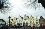 Die Westseite am Markt in Friedrichstadt.