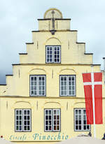 Giebel am Markt 18 in Friedrichstadt (Kreis Nordfriesland).