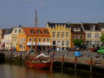 Husum, bunte Huser am Binnenhafen (11.05.2011)