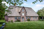 Das mrang Hs (mrang fr: Amrumer Haus) ist ein denkmalgeschtztes Gebude in Nebel auf der nordfriesischen Insel Amrum.