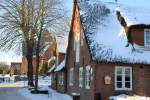 Nieblum auf Fhr am ersten Weihnachtag (25.12.2010) - Blick aus dem Drunkenmannsstieg zur St.-Johannis-Kirche