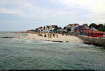 Blick whrend einer Hafenrundfahrt auf den Strand des Ostseebads Laboe (Kreis Pln).